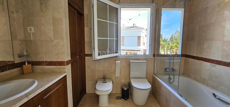 Foto 869c753d-03ea-49c0-8ec5-ade37bc5df94. Reihenhaus in avenida general caffarena 6 in Buenavista-Lauro Golf Alhaurín de la Torre