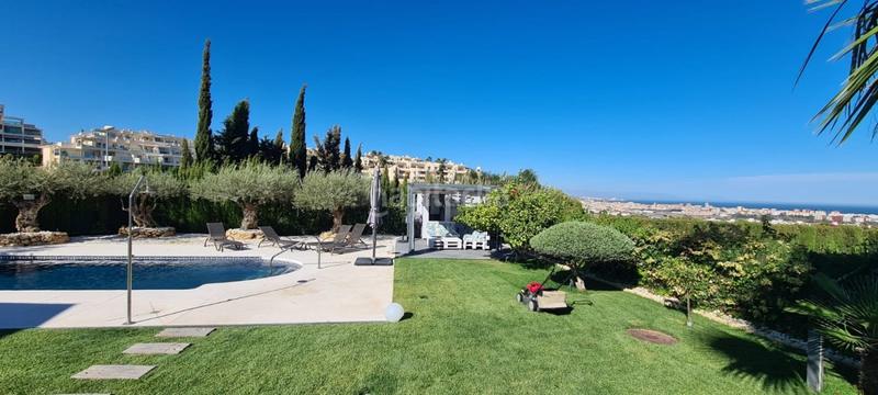 Foto 12298aca-f08f-4a3e-b224-ae79e470a0fe. Chalet en urbanizacion jardines del aguila villa jardines del aguila vistas al mar y primera linea de golf en Mijas