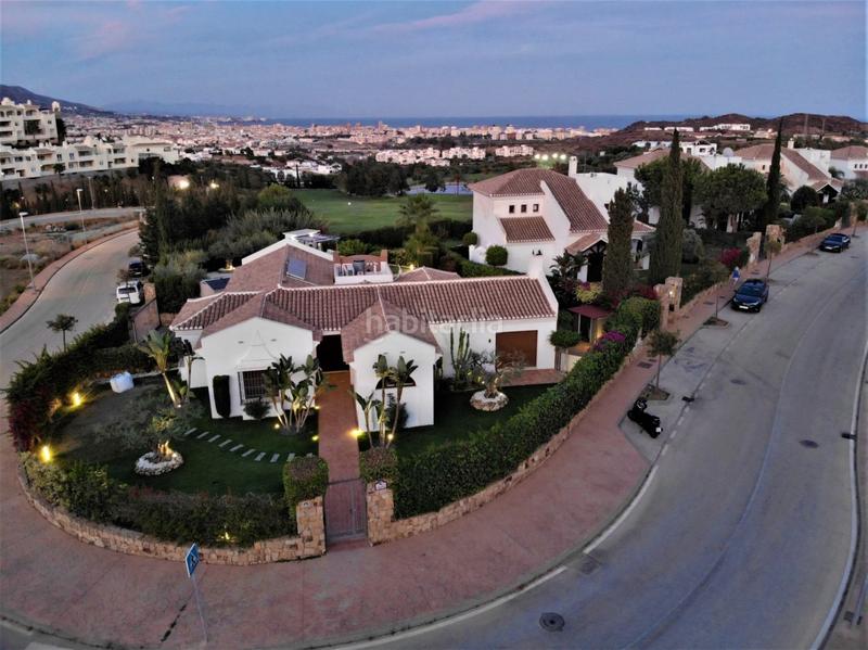 Foto 2a39e04a-5c67-472b-b47f-96d7cef6777c. Chalet en urbanizacion jardines del aguila villa jardines del aguila vistas al mar y primera linea de golf en Mijas
