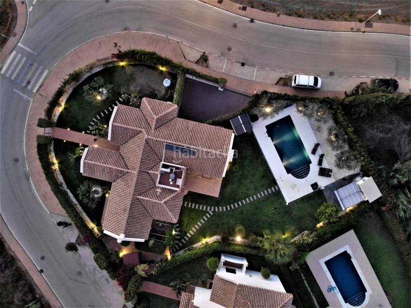 Foto 859c0728-49e7-410b-8bd3-450b5a2ce571. Chalet en urbanizacion jardines del aguila villa jardines del aguila vistas al mar y primera linea de golf en Mijas