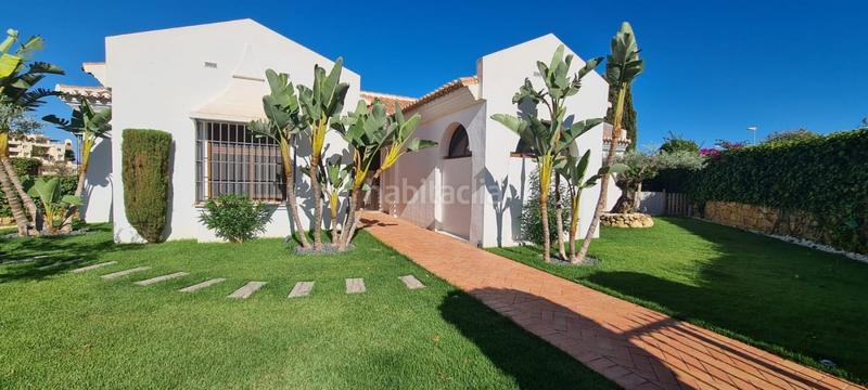Foto a8f6898f-c785-4339-b657-f4739eaf6255. Chalet en urbanizacion jardines del aguila villa jardines del aguila vistas al mar y primera linea de golf en Mijas