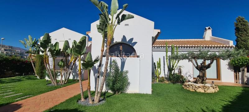 Foto bafcbe94-f7df-4bf8-b3cd-dbc55e01ff6e. Chalet en urbanizacion jardines del aguila villa jardines del aguila vistas al mar y primera linea de golf en Mijas