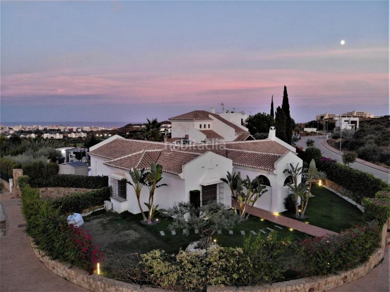 Foto c241abdc-efa7-4b14-b07e-63b44c215e8d. Chalet en urbanizacion jardines del aguila villa jardines del aguila vistas al mar y primera linea de golf en Mijas