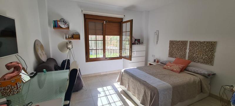 Foto e427a516-92be-48c0-93d4-7c619a5426b0. Chalet en urbanizacion jardines del aguila villa jardines del aguila vistas al mar y primera linea de golf en Mijas