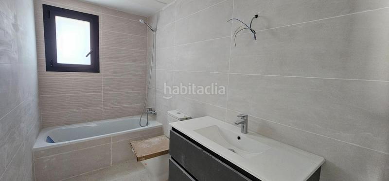 Foto f81dd659-7f4d-4182-8554-bc97a3f3d540. Casa adosada en calle rio guadiato 3 adosado doña ermita costa en Mijas