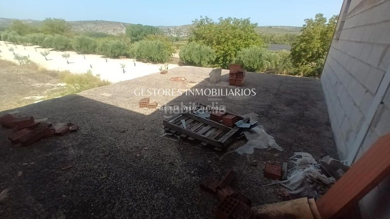 Foto 90393569-953d-493a-8e5b-0c58d5e2b917. Capannone industriale in Alfafara