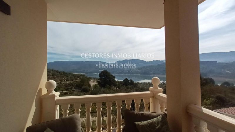 Foto 4407f71b-f31a-4ca5-ba2a-2184f49d3fb7. Xalet amb calefacció piscina a Beniarrés