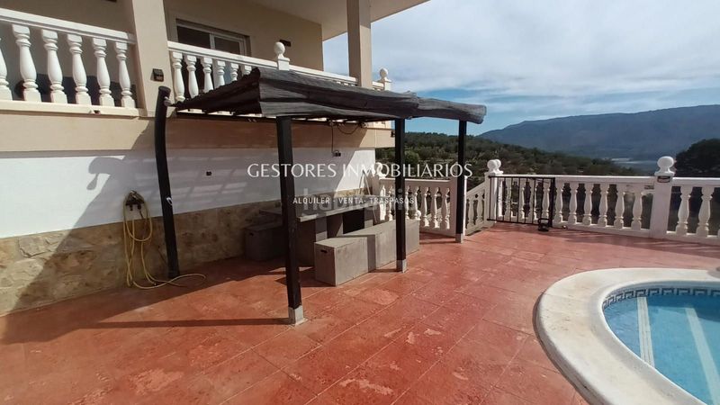 Foto 68122f5d-ee90-4fd1-bdfa-8c8589dd5451. Xalet amb calefacció piscina a Beniarrés