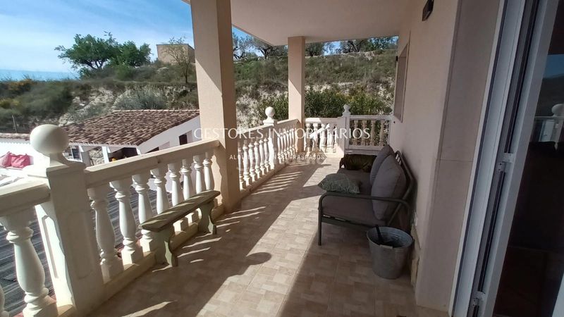 Foto b50d4a65-c7dc-4cd3-870d-e31b052a243c. Xalet amb calefacció piscina a Beniarrés