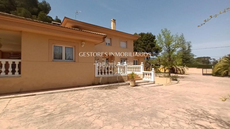 Foto 4198666d-b73d-41d9-9130-cef70a6bab57. Chalet  en Cocentaina