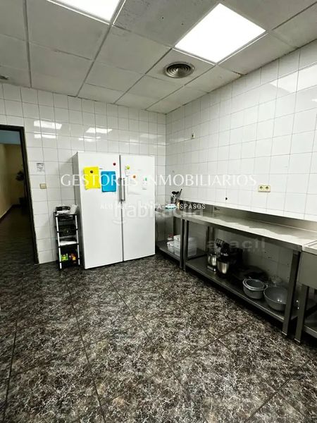 Foto 23baf867-35fd-4a22-8b21-2e3ef1f94e21. Local comercial a Eixample Alcoi