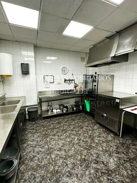 Foto 3d56df78-a2e6-4665-99aa-809d690358e2. Local comercial a Eixample Alcoi