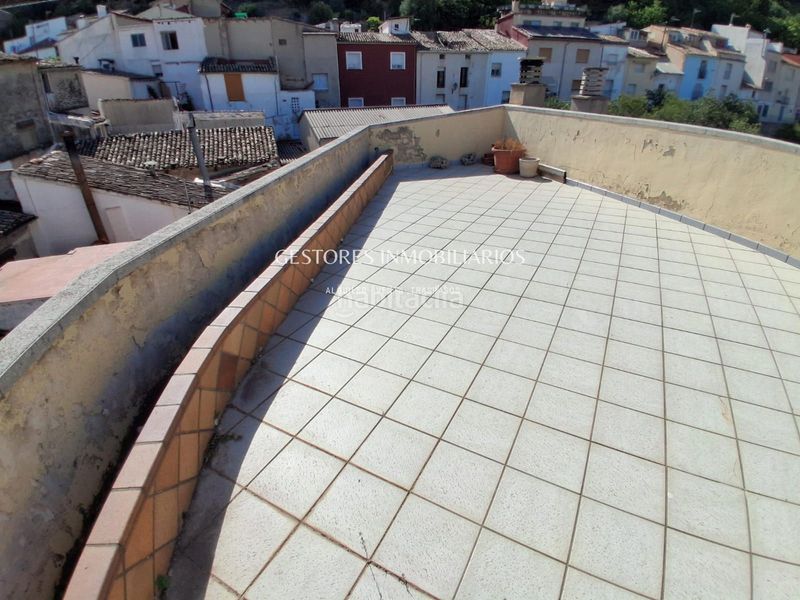 Foto 44704f33-99e5-4ec9-aa50-cf80dd2e5af3. Edificio se vende casa en Cocentaina