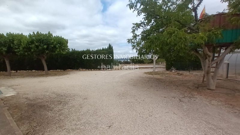 Foto a60e6352-9a7b-4352-b0bd-306d6b375bcc. Xalet amb calefacció aparcament piscina a Onil