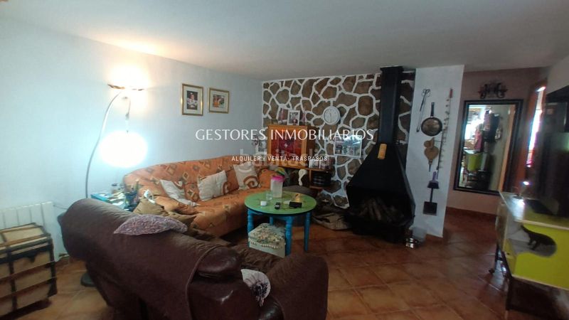 Foto fde8e8e4-ae52-406d-853a-5c0bbbd8a0d0. Xalet amb calefacció aparcament piscina a Onil