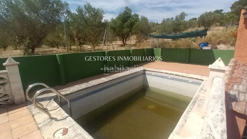 Foto 0b4794ec-03ac-4645-9b3d-80d26006a150. Xalet amb piscina a Cocentaina