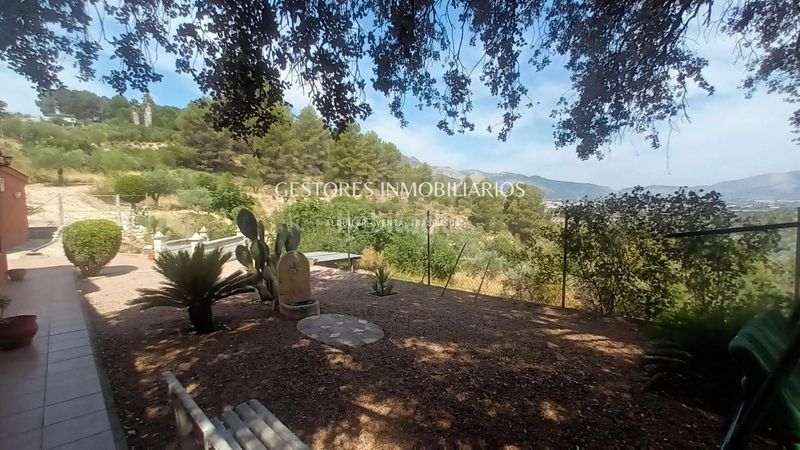 Foto ec8747e9-5cad-455d-a84b-9b65fac73194. Xalet amb piscina a Cocentaina