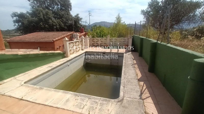 Foto ef38aa59-6b9d-4264-ba33-67d1b33fe101. Xalet amb piscina a Cocentaina
