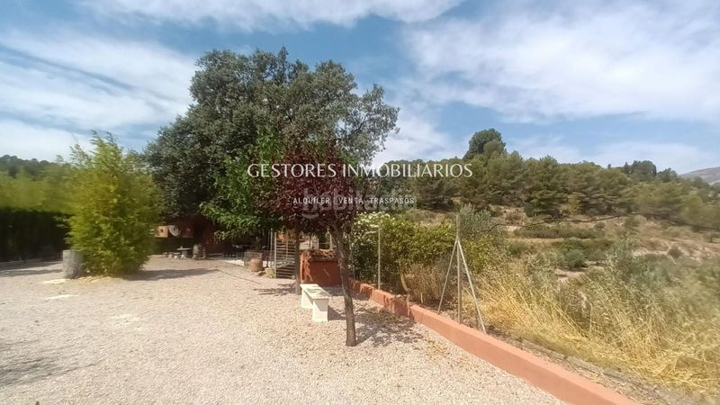 Foto f126a9d5-02cd-438f-b065-e2d500e85480. Xalet amb piscina a Cocentaina