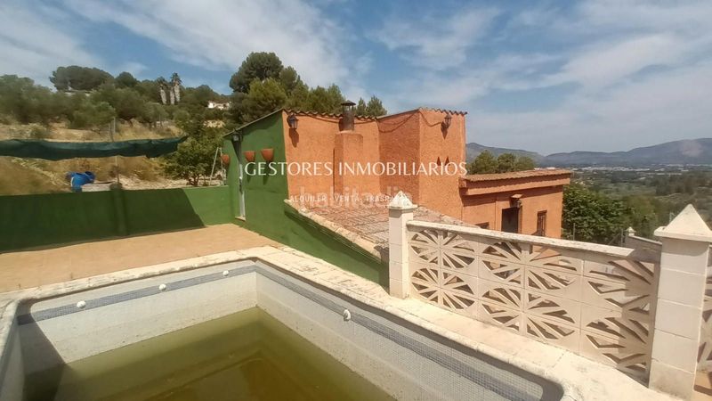 Foto f47b3f42-1490-4f0f-9f60-8d6c70652cc4. Xalet amb piscina a Cocentaina