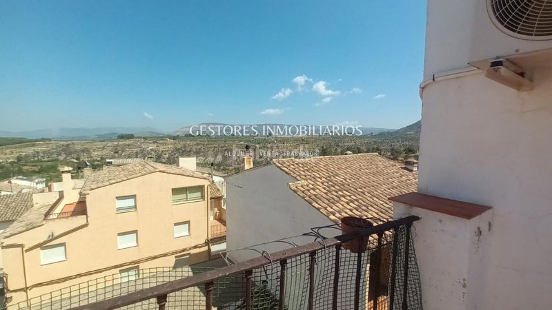 Foto 7a8e0209-f29c-4049-a8da-3f9164f5dbfd. Casa amb calefacció aparcament a Penàguila