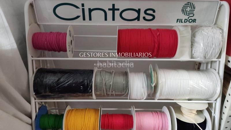 Foto a484dc10-3104-4a18-b94b-2a4e3cdd302f. Traspaso local comercial traspaso de mercería en alcoy en Alcoi