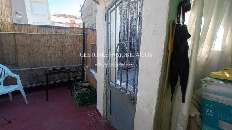 Foto e9e8893f-154c-459c-944d-04ab8a347b78. Piso  para reformar con dos terrazas cerca de la universidad en Alcoi