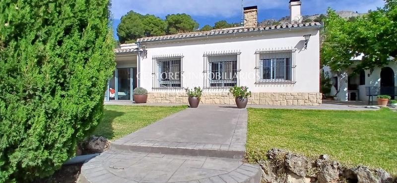 Foto d4fa5216-369d-4515-a1da-c11a1cb0ce11. Chalet se vende chalet en Cocentaina