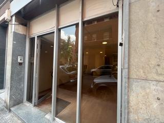 Lloguer Local Comercial a Del cós 74. Establece tu negocio en el corazón vibrante de manresa! oportuni