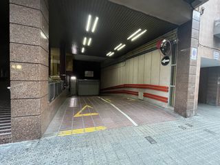 Location Parking voiture à De la sèquia 28. Tu aparcamiento de alquiler al fin!