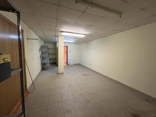 Location Local commercial à De la sèquia 39. Un pequeño local a muy buen precio