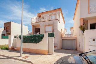 Maison jumelée  Carrer de l'estatut valencià. Chalet adosado en gandía