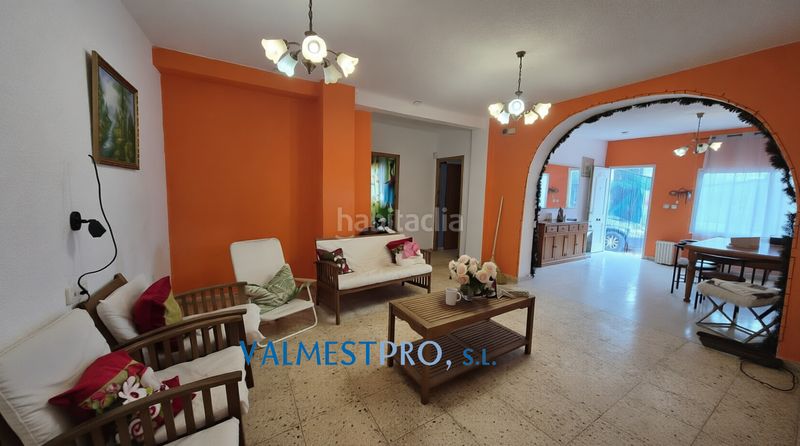 Foto f689c7b0-6d86-4177-94c6-fdaf94681175. Xalet amb piscina a Pedralba