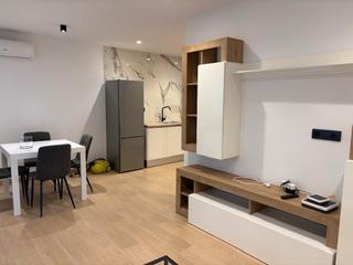 Location Rez-de-chaussée  Passatge del lliri. Planta baja amueblada y completamente reformada en vistalegre