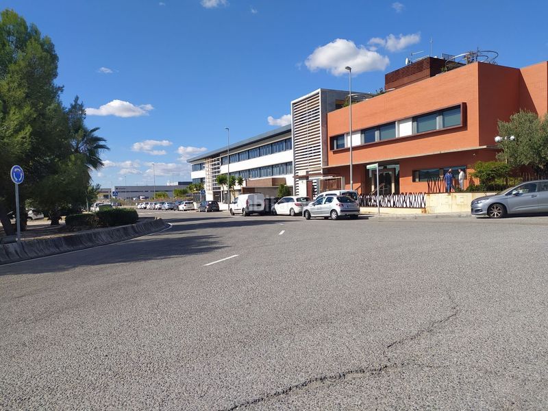 Foto 04ec4eb0-053b-4445-acb0-e2c5ff1acf1c. Oficina amb aparcament a Salteras