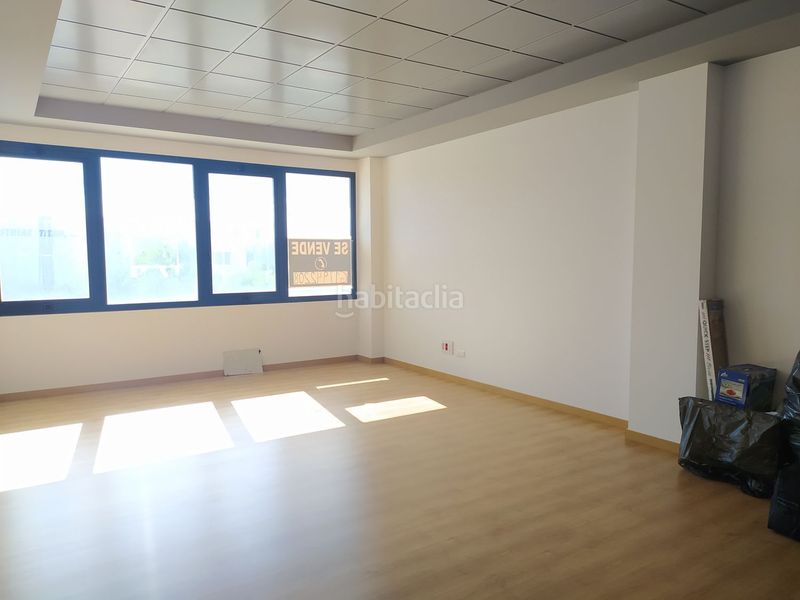 Foto 4a91a382-179d-4578-b91d-1c5008f31690. Oficina amb aparcament a Salteras