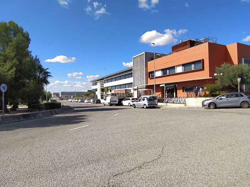 Foto 68e9e586-9ab9-4bf9-aa84-9b598fb0a758. Oficina amb aparcament a Salteras