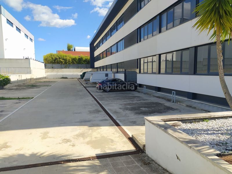 Foto 6c5c4a61-375d-4537-8377-9b4f3c53e548. Oficina amb aparcament a Salteras