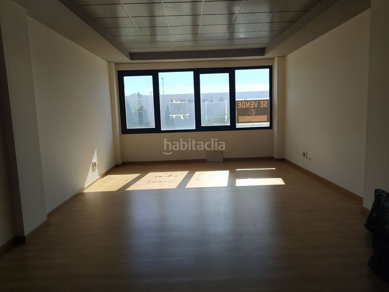 Foto 87220d26-d269-43b1-bf60-eba5a15e61fa. Oficina amb aparcament a Salteras