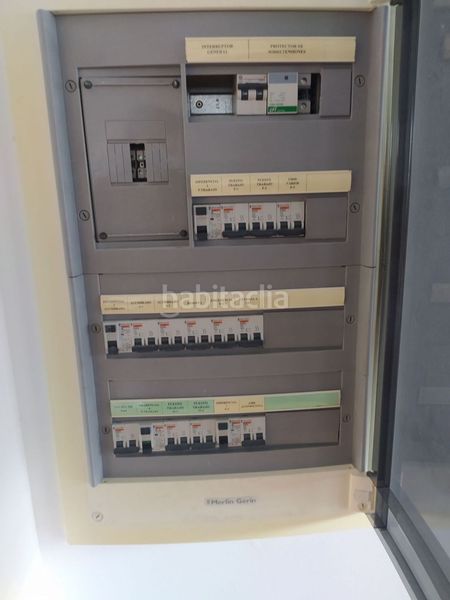 Foto 9aafe13a-3d79-40a0-9dc1-2f094932a2fd. Oficina amb aparcament a Salteras