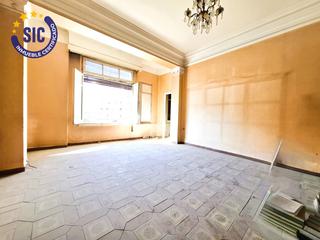 Piso  Pz huerto sogueros. Piso cntrico de techos altos con molduras