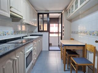 Lloguer Pis  Avenida capuchinos. Vivienda amplia en muy buen barrio