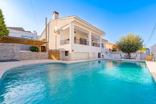 Lloguer Xalet a Avenida doctor severo ochoa 29. Chalet en alquiler anual con piscina en benidorm