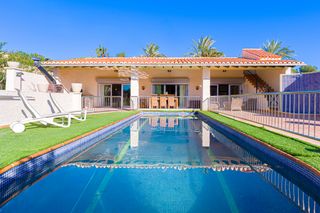 Xalet  Carrer sorolla 9. Chalet en venta con piscina y parcela en benidorm alicante