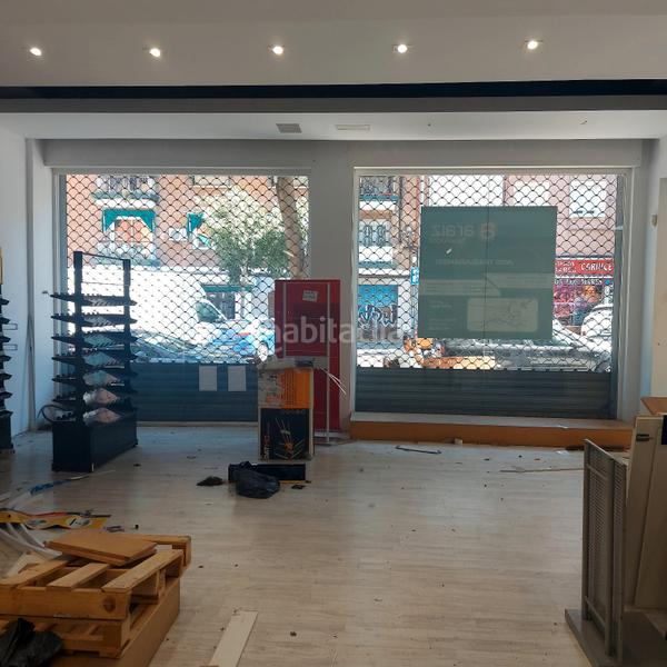 Foto 6f3b6c79-1ddc-4d8c-8396-bcf91e08a976. Local comercial así hogar presenta local comercial en venta en una de las mejores zonas de ciudad lineal. en Madrid