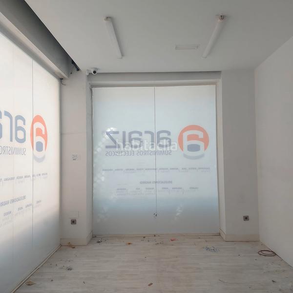 Foto a2389bba-9e7c-4521-9978-6d365bd4b085. Local comercial así hogar presenta local comercial en venta en una de las mejores zonas de ciudad lineal. en Madrid