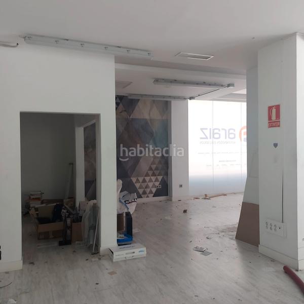 Foto d8163786-3ec5-4f56-aaa1-b589ee3e17fe. Local comercial así hogar presenta local comercial en venta en una de las mejores zonas de ciudad lineal. en Madrid