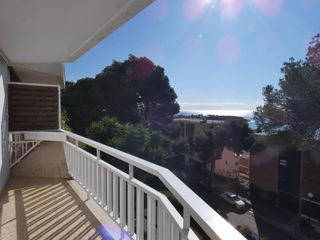 Pis  Calle enric bosch i viola. Sant feliu de guíxols. piso con vista al mar.