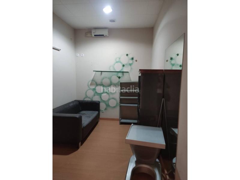Foto db7685d0-590c-4214-9b2e-199f7f8b37e3. Alquiler local comercial en catalunya 95 local ideal perruquería y estética en Sant Feliu de Guíxols