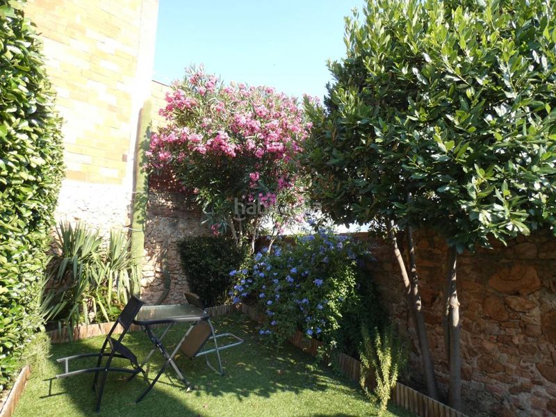 Foto 0d225a90-af38-4b5c-9dee-040bb063f14b. Casa amb calefacció a Eixample Sant Feliu de Guíxols